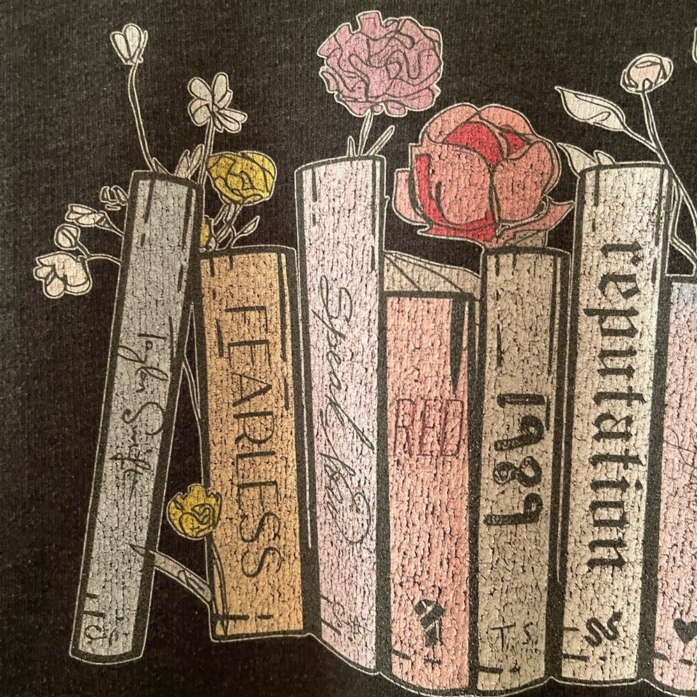 Plus Size Women’s Dark Gray Sweatshirt with Book Graphic size XL pre-owned - Picture 3 of 10